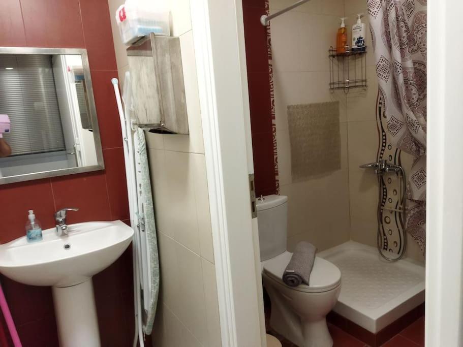 Cozy Apartment Near To The Airport Kouvarás Екстериор снимка