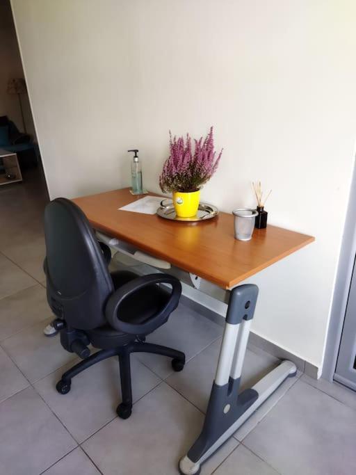Cozy Apartment Near To The Airport Kouvarás Екстериор снимка