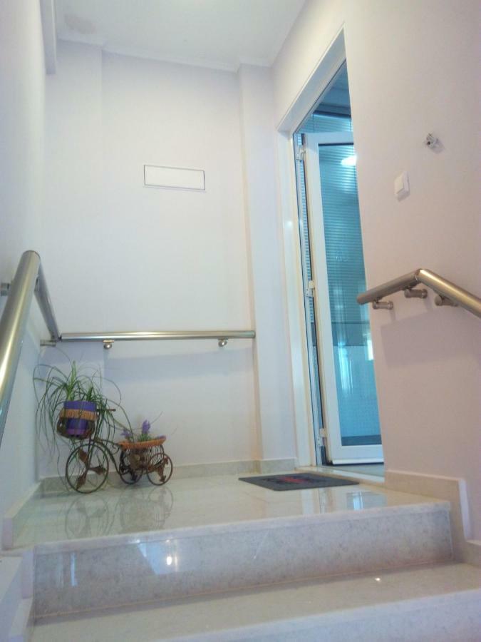 Cozy Apartment Near To The Airport Kouvarás Екстериор снимка
